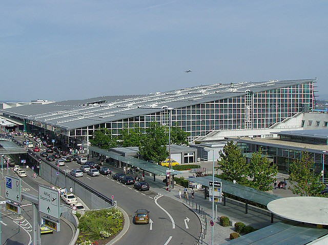 Flughafen Stuttgart Ankunft Parken Terminal 1 www.flughafen.tips