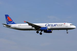 Onur Air am Flughafen Erfurt