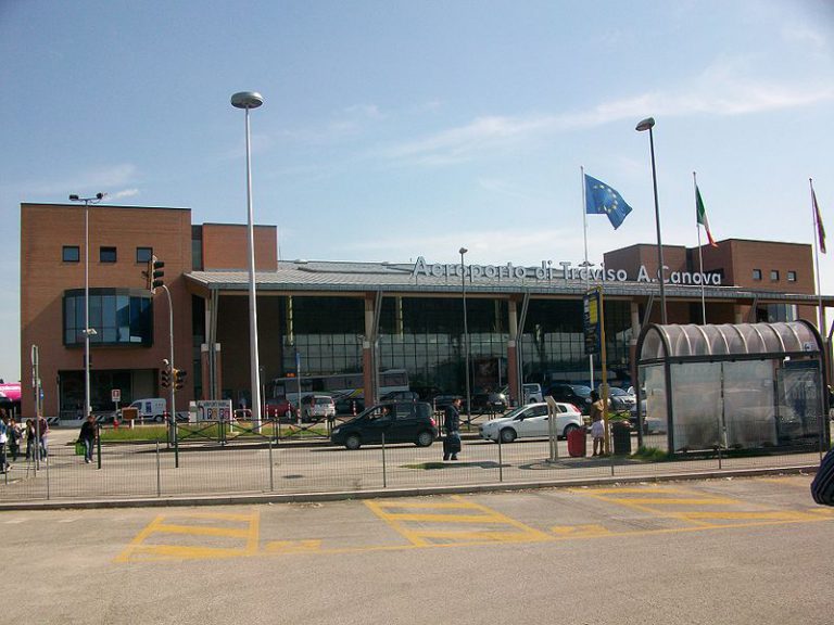 der-flughafen-venedig-treviso-tsf