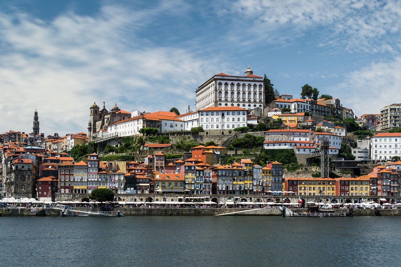 Stilvolle Mietwagen Am Porto Flughafen Entdecken Sie Die Stadt Mit Klasse